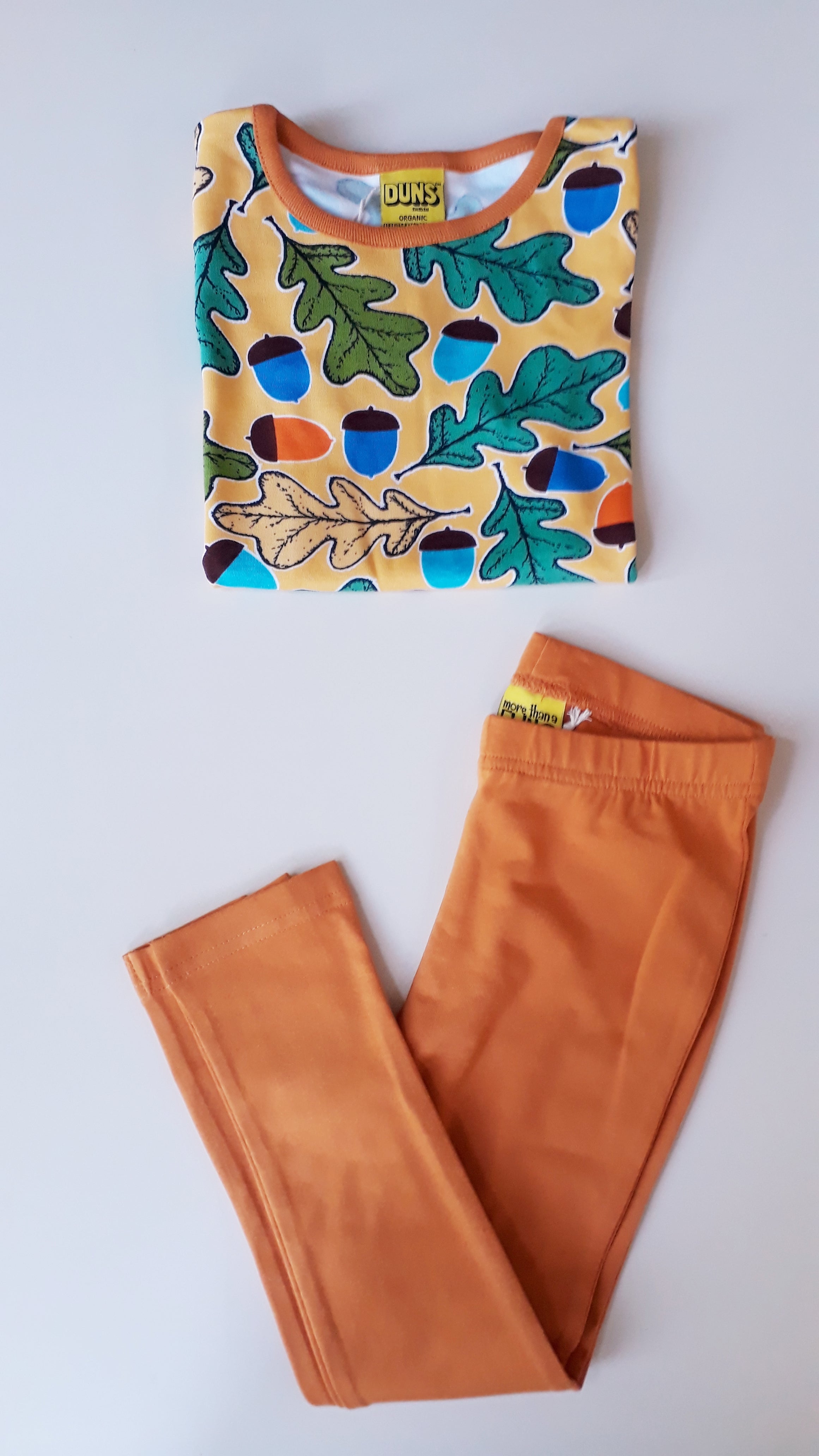 T-shirt / Short Sleeve Top Acorns - Duns Sweden