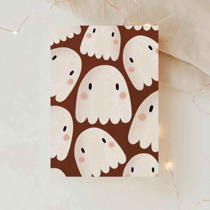 Ansichtkaart van Tilda & Theo met Halloween spookjes print gedrukt op hoogwaardig, natuurlijk crème papier
