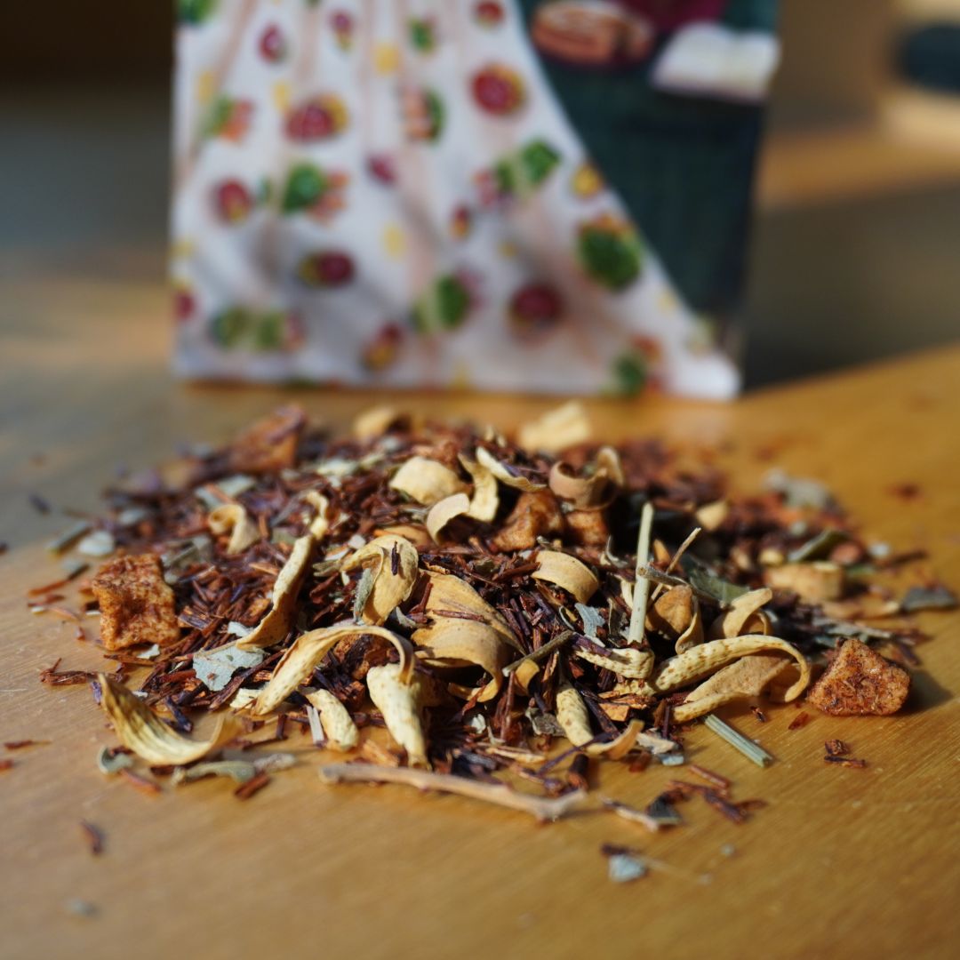 Cosy tea - Droom weg / Dream away - Illustrator under a blankie