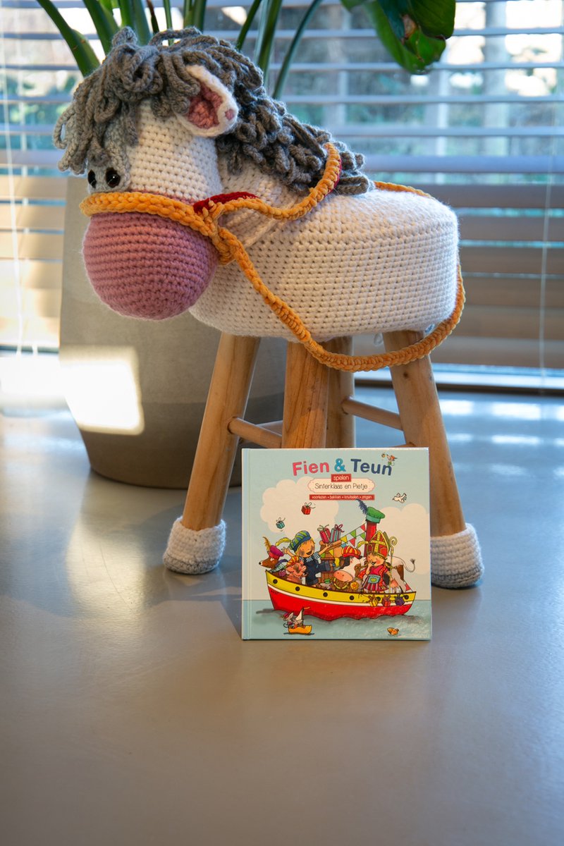 Fien & Teun spelen Sinterklaas en Pietje - voorlezen, bakken, knutselen, zingen