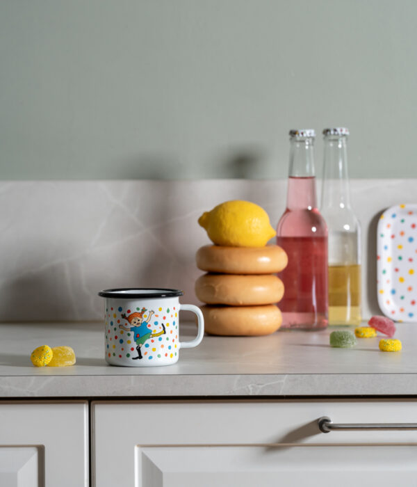 Pippi Langkous enamel mug Hoppsansa 2,5dl – Muurla