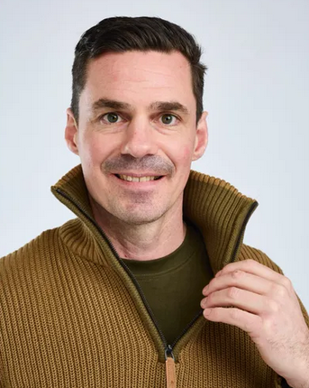 Philip Knitted Sweater - Men - D. Sandstone - Pinewood