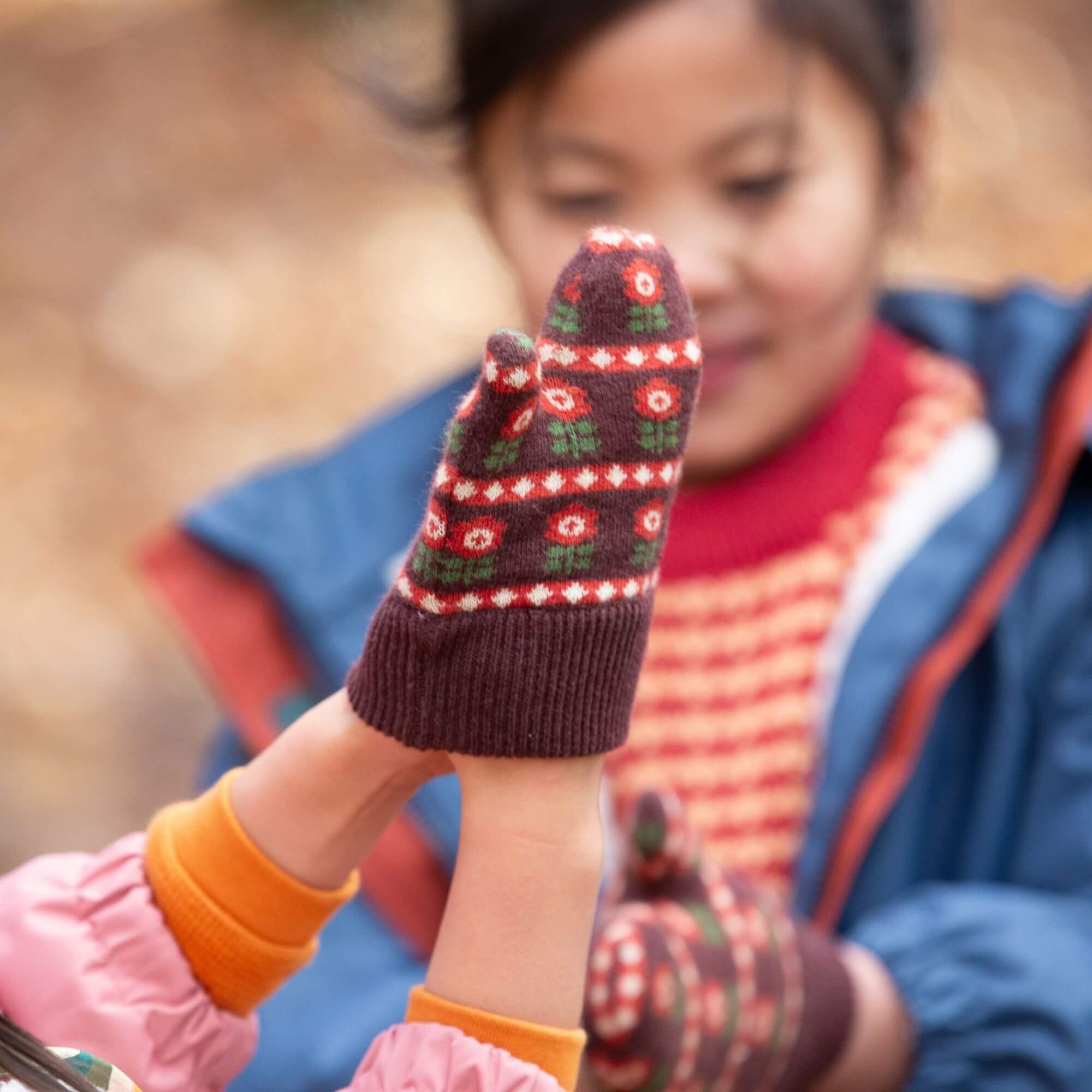 Handschoenen / Collecting Flowers Knitted Mittens - Little Green Radicals