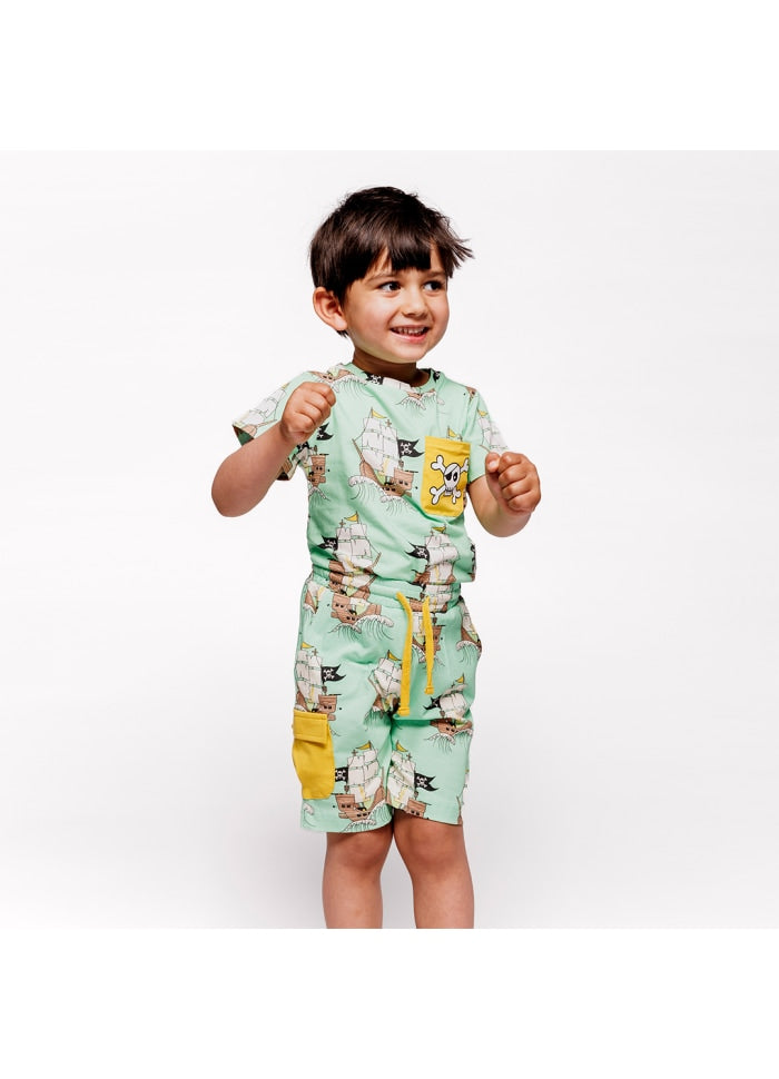 T-shirt with Pirate Ships - Småfolk