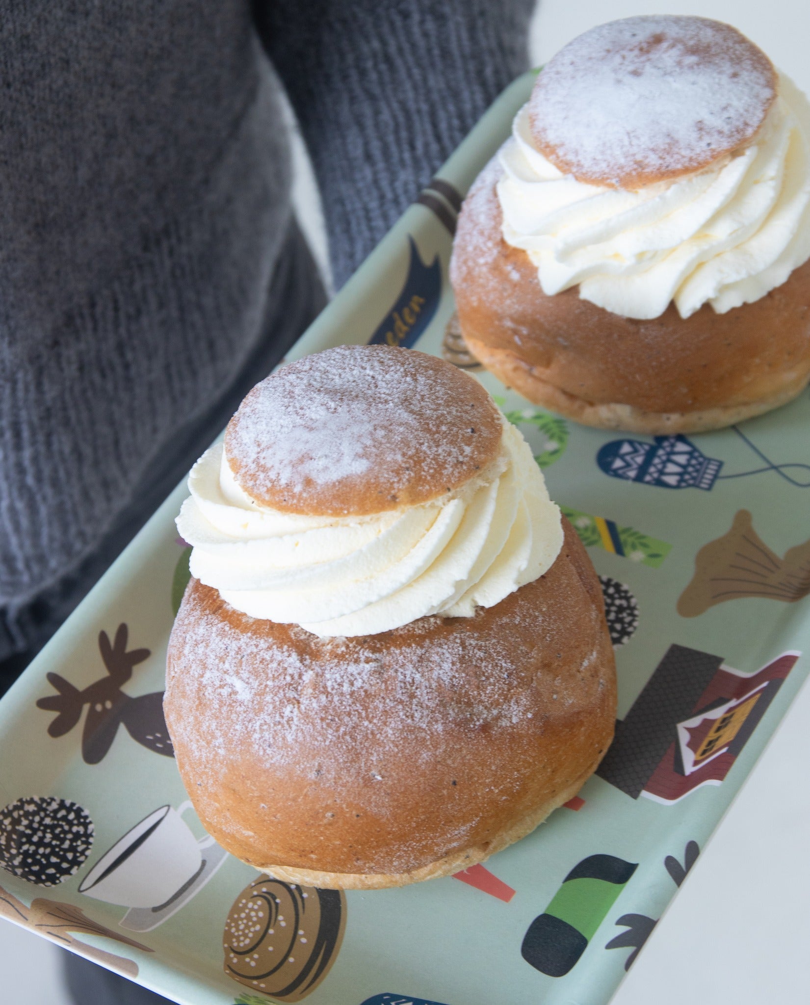 Dienblad / TRAY / Like A Swede 30x16 cm – Pluto produkter