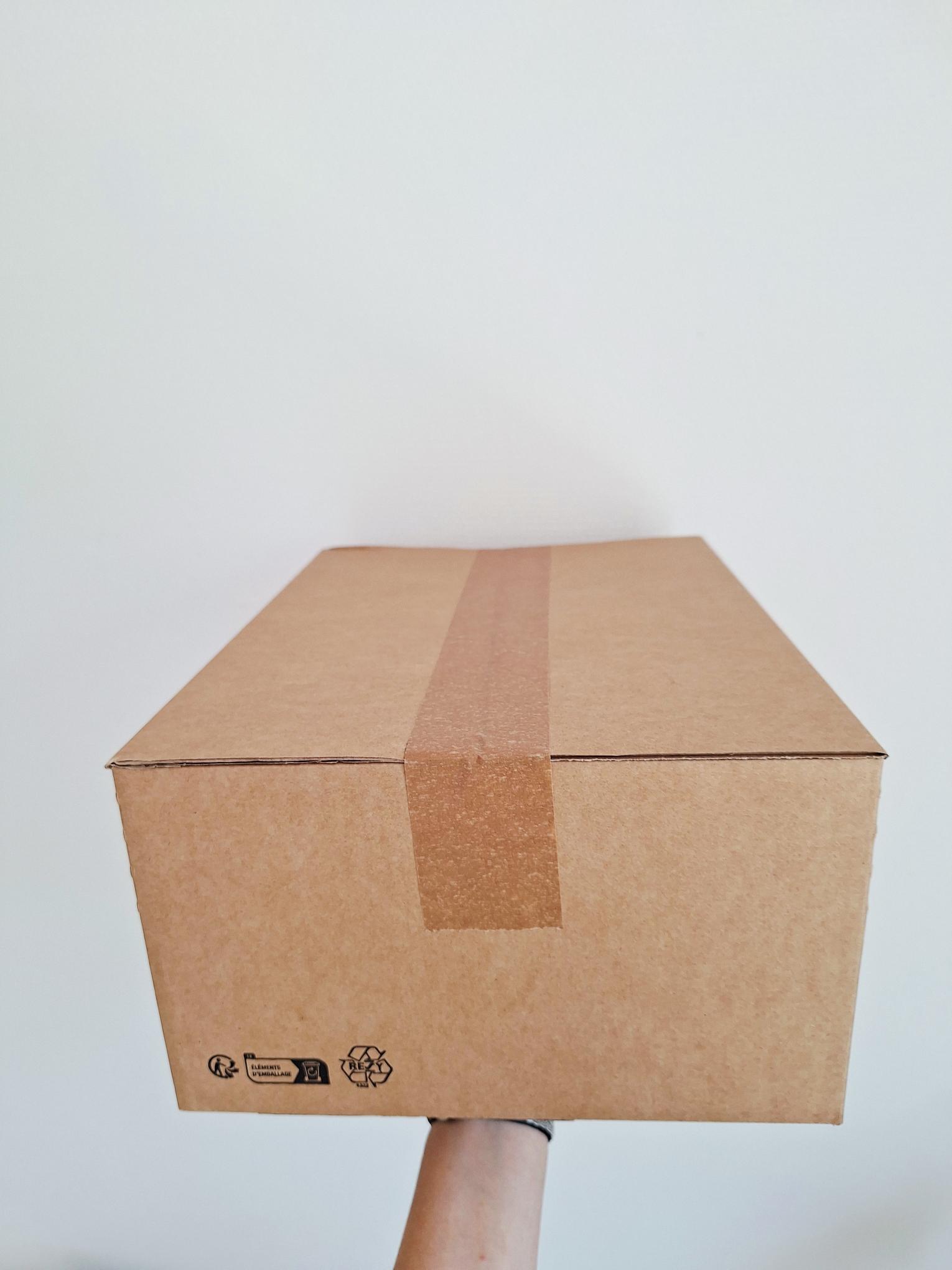 Zomer ’26 Verrassingsbox met een vrolijke selectie zomerse producten en cadeautjes in een fruitig en bloemig thema.