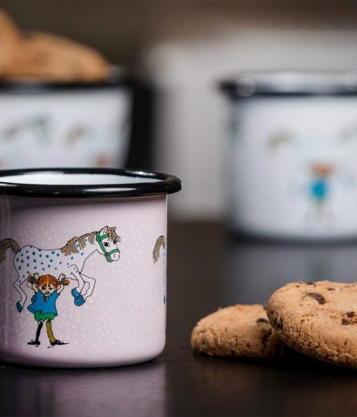 Pippi Langkous enamel mug "Pippi and the Horse" 1,5dl – Muurla