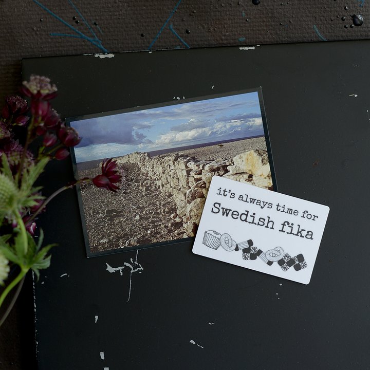 Magneet SWEDISH FIKA 9x6 cm – Erika Tubbin