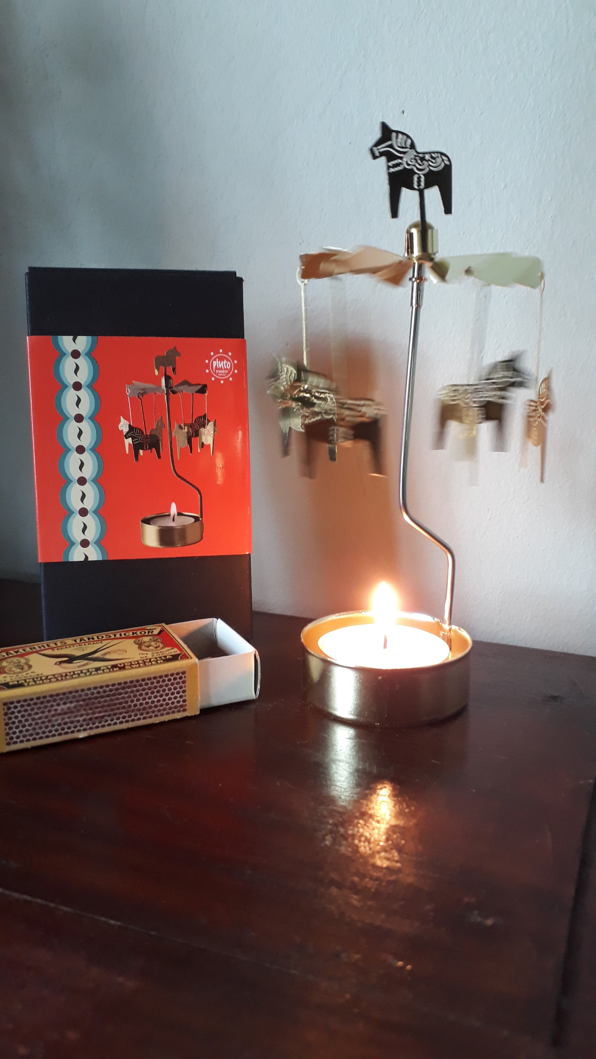 Rotary candle holder met Dalarna paardjes - Pluto Produkter