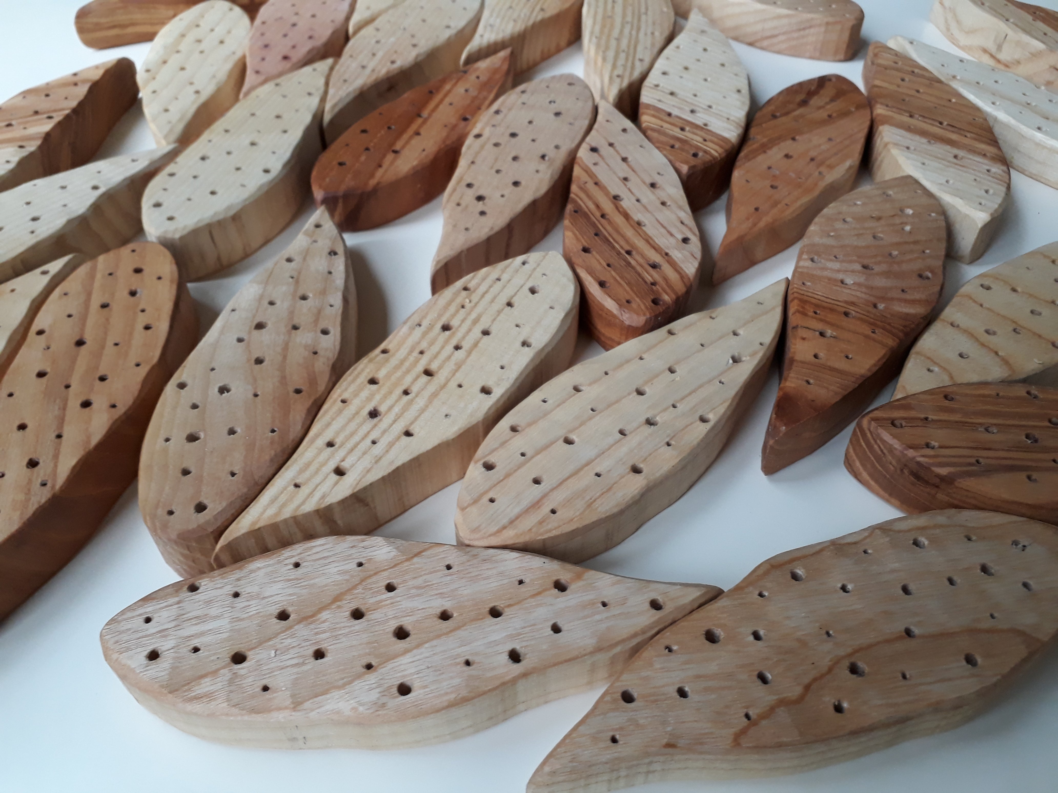 Houten verenstandaard - handgemaakt uit NL