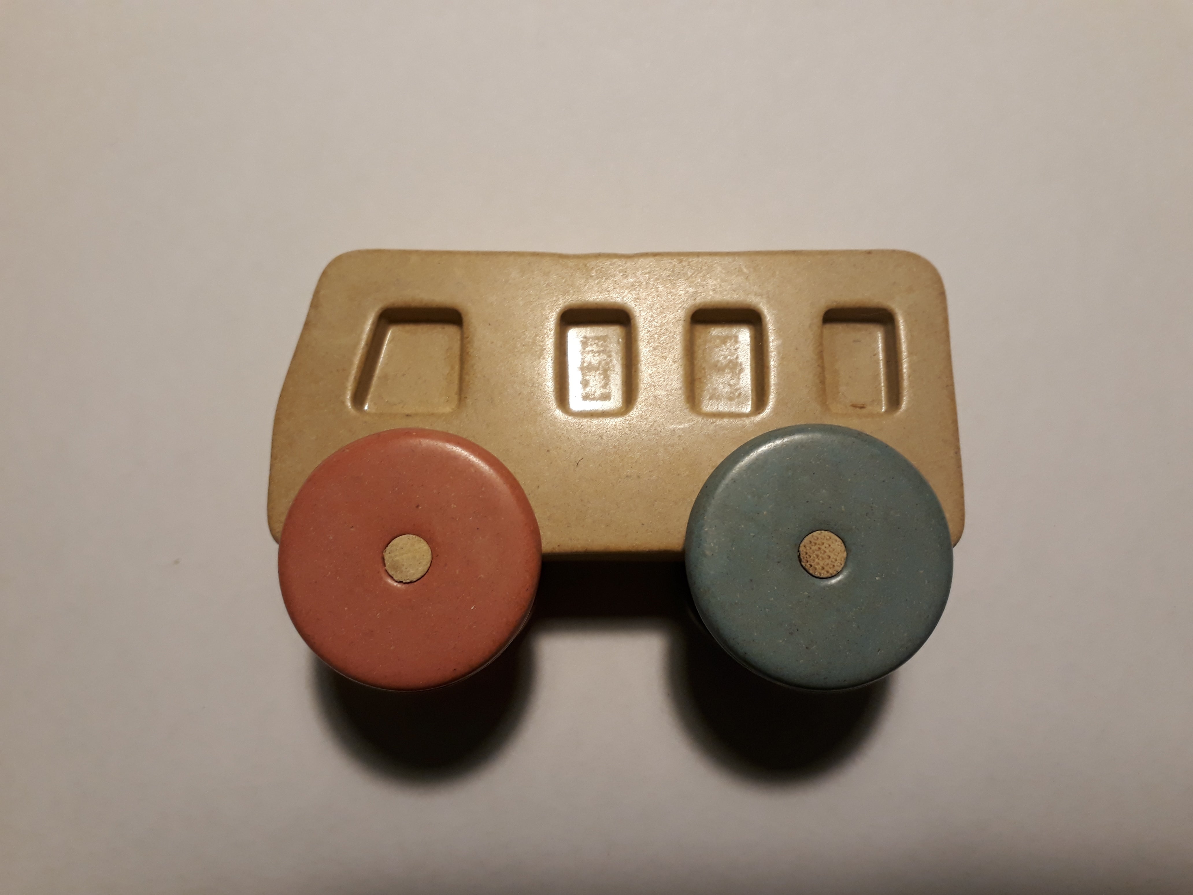 Speelgoed schoolbus (rijstschillen) - Tear O. Joy