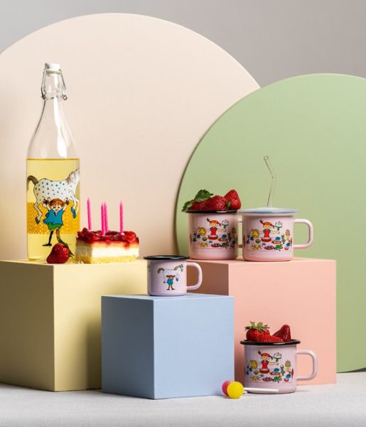 Pippi Langkous enamel mug "Pippi and the Horse" 1,5dl – Muurla