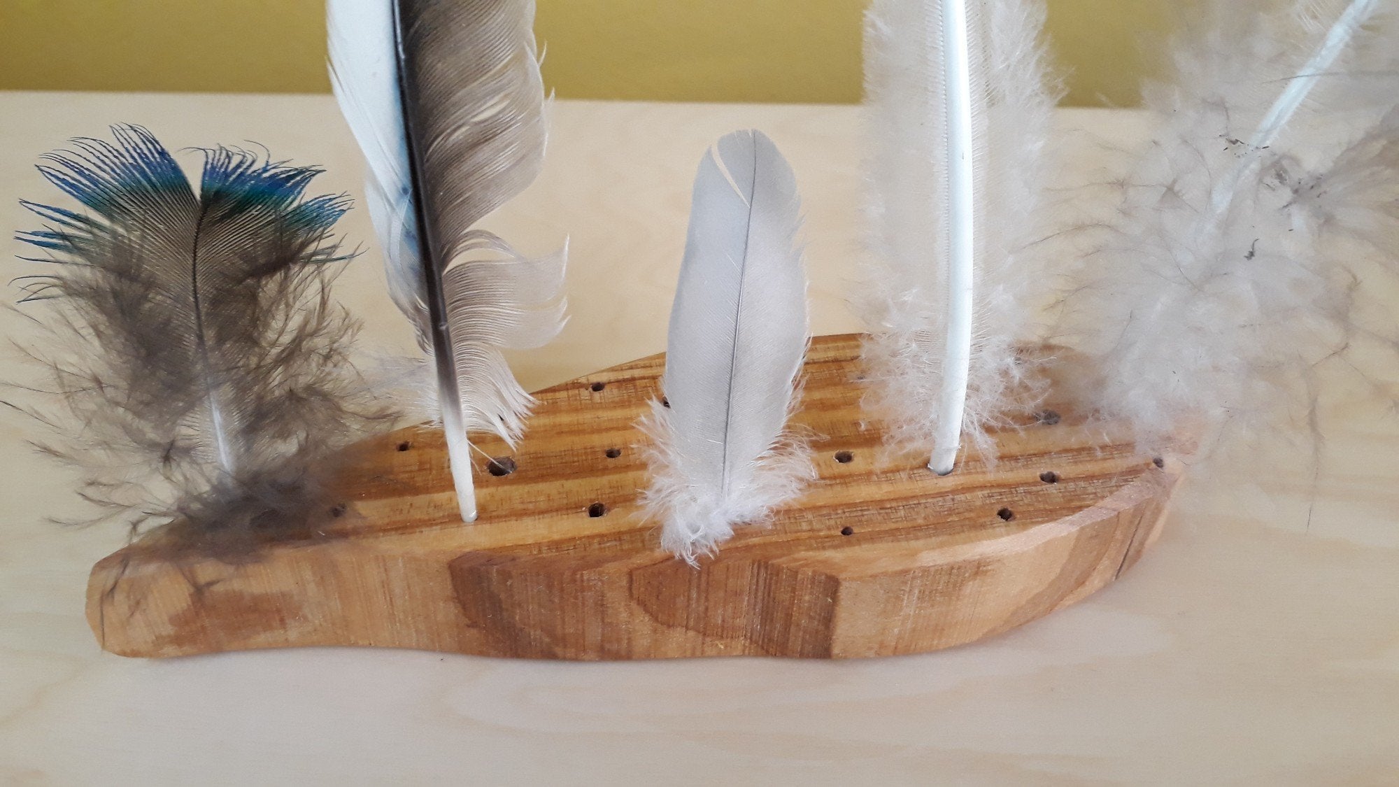 Houten verenstandaard - handgemaakt uit NL