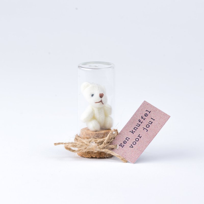 Beertje wit in glazen stolp - Een knuffel voor jou! – Sidedish