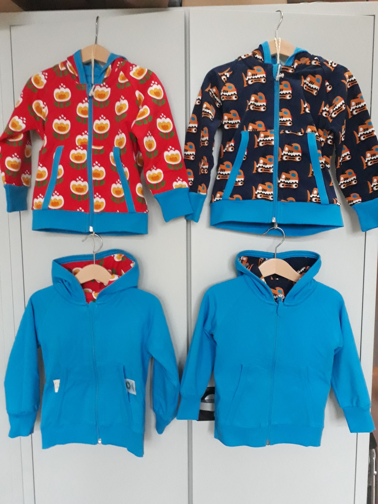 Vest / Cardigan Hood Reversible Bulldozer - Maxomorra