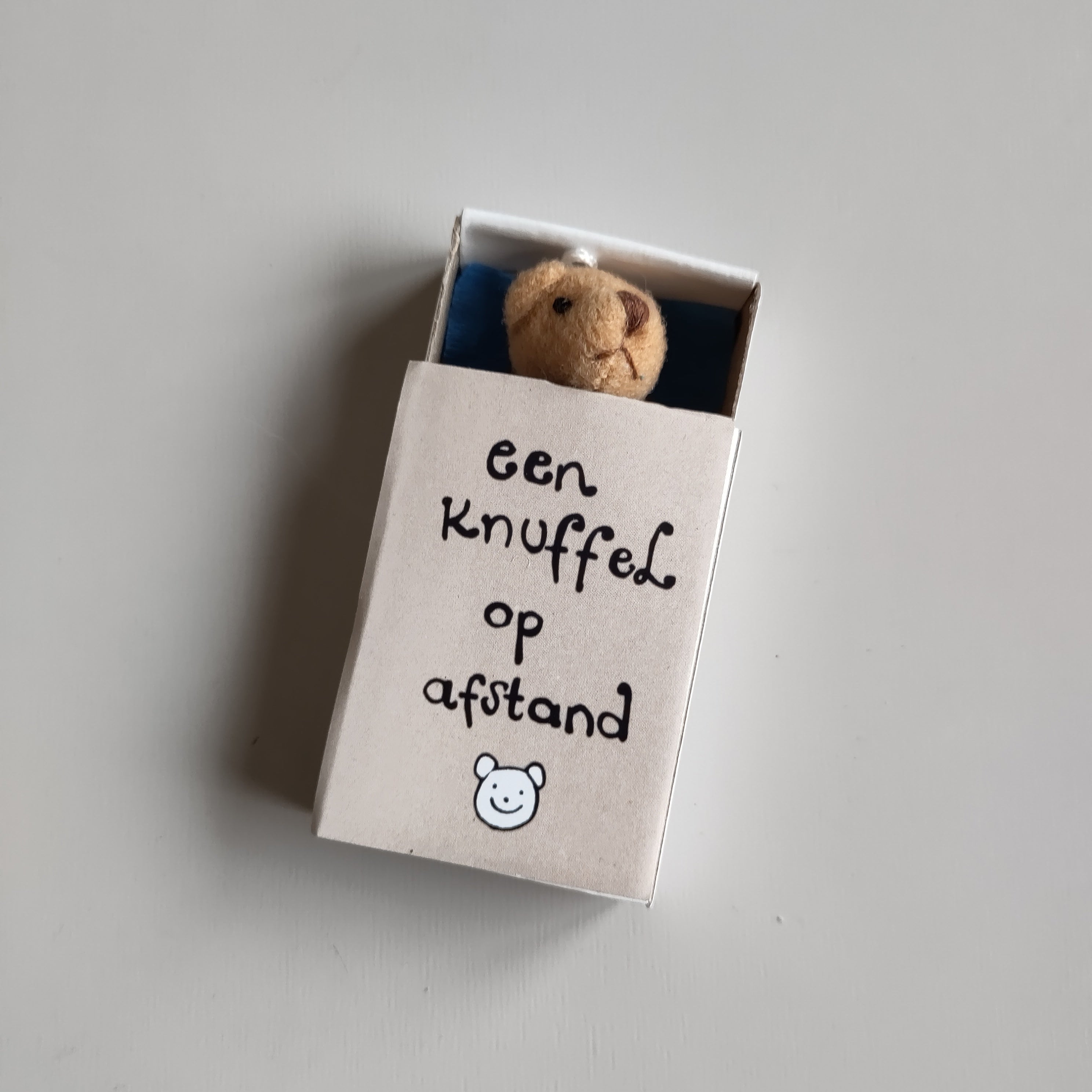 Beer in doosje bruin – Een knuffel op afstand – Sidedish