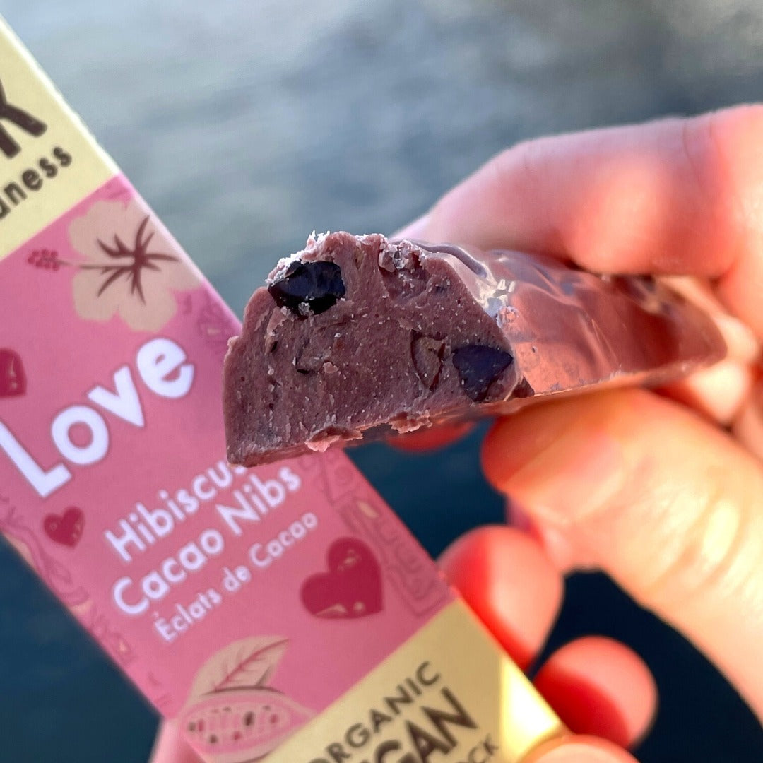 Bio Chocolade Hibiscus Cacao Nibs (glutenvrij & vegan) - Lovechock
