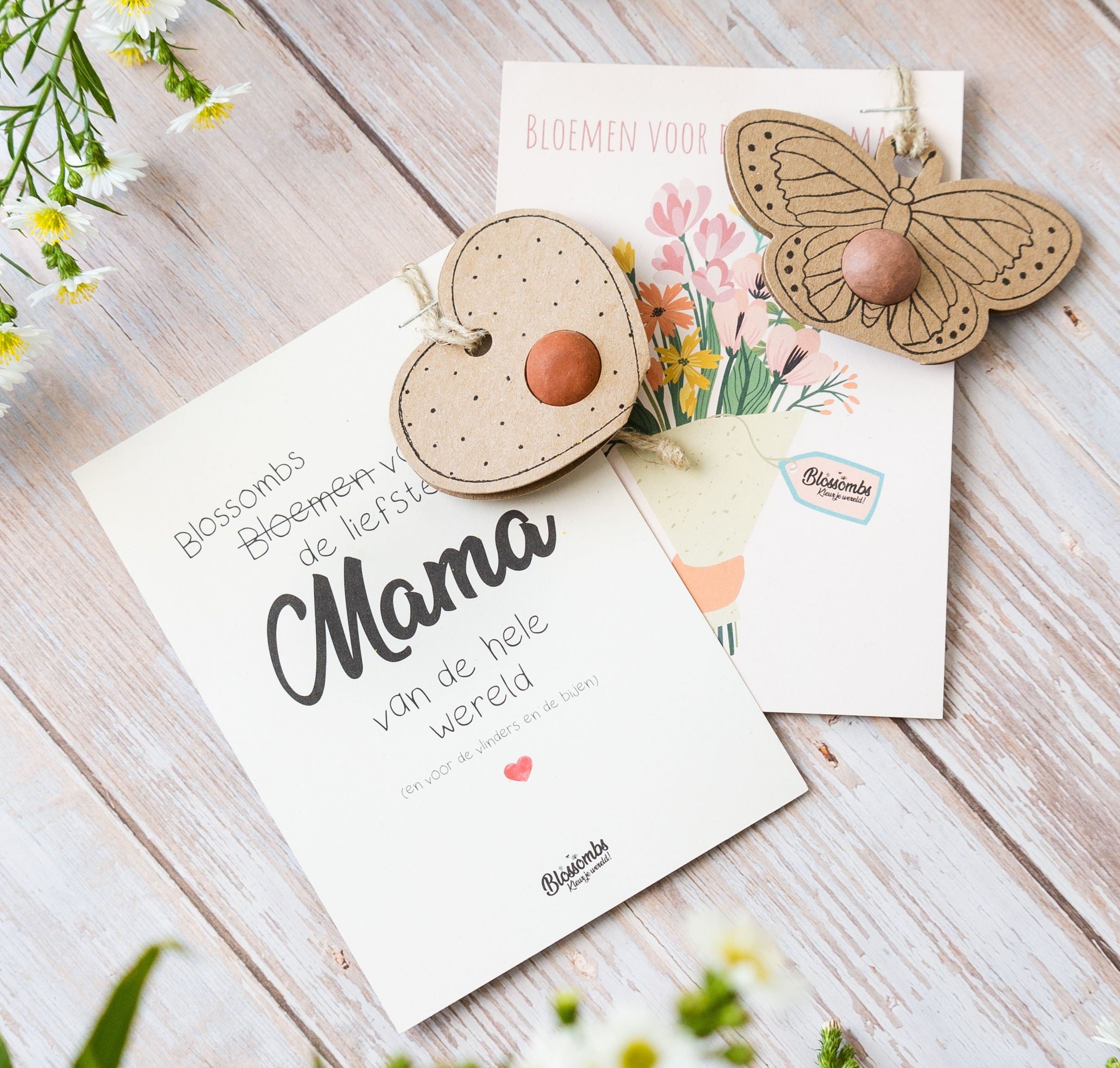 Kaart “voor de liefste mama” met zaadbommetje in hartjesvorm – Blossombs