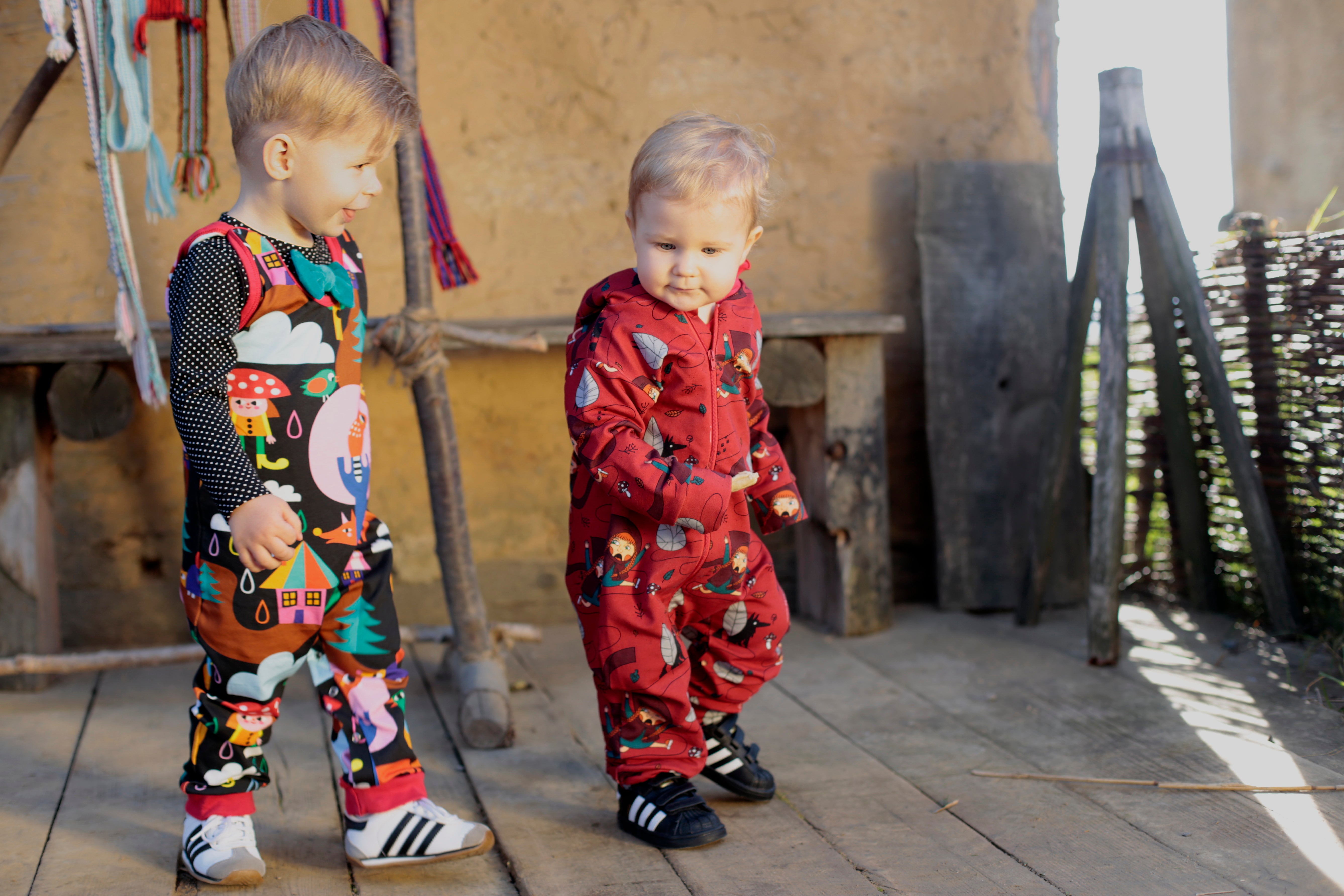 Onesie / Rompersuit Roodkapje / Little Miss Crimson – Raspberry Republic