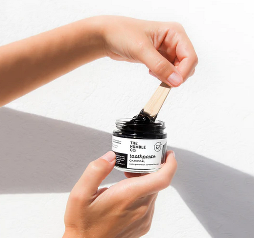 Tandpasta Charcoal met fluoride in potje - Humble Co.