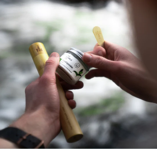 Tandpasta Aardbei Kids met fluoride in potje - Humble Co.