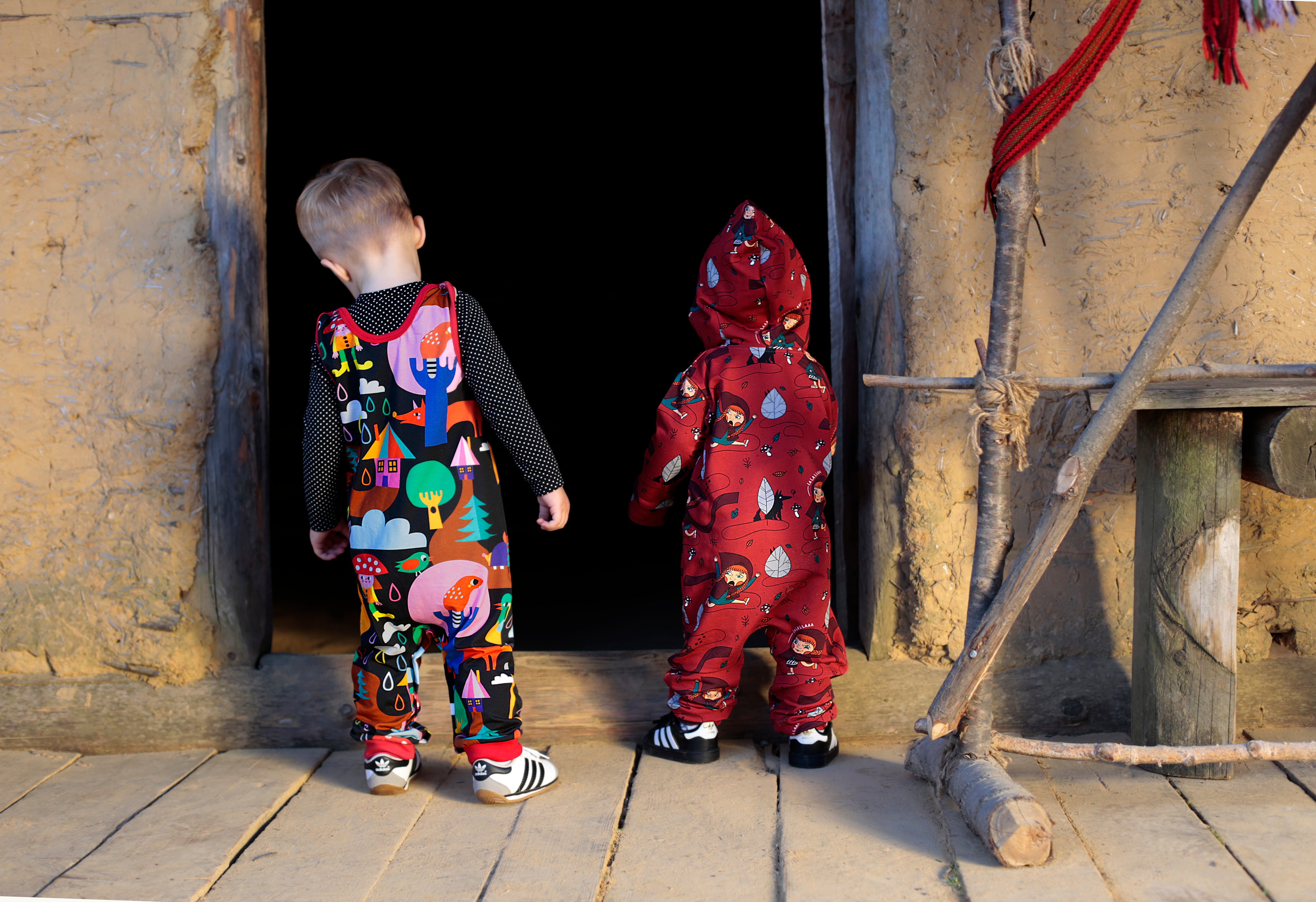 Onesie / Rompersuit Roodkapje / Little Miss Crimson – Raspberry Republic