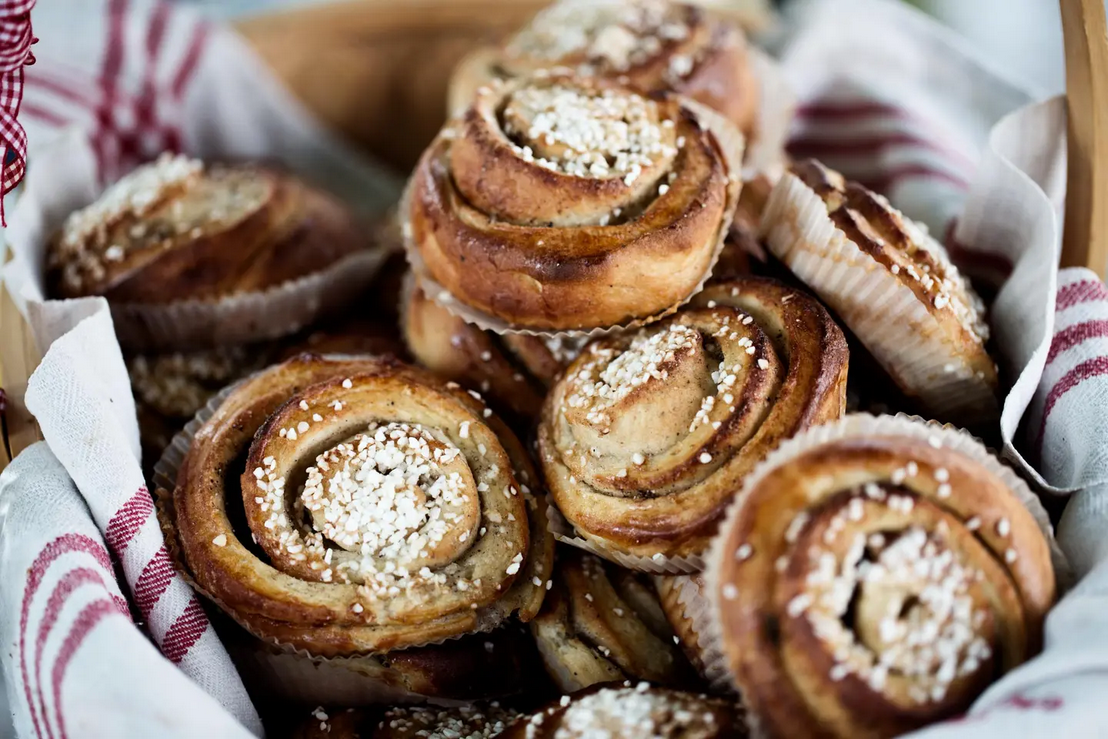 ☕ Kanelbullens dag 2025 – Waarom Zweden hun kaneelbroodjes vieren (en jij ook zou moeten!)