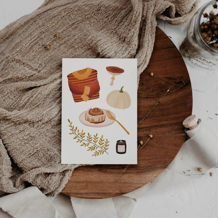 Ansichtkaart van Tilda & Theo met gezellige herfst hygge tafereel gedrukt op hoogwaardig, natuurlijk crème papier