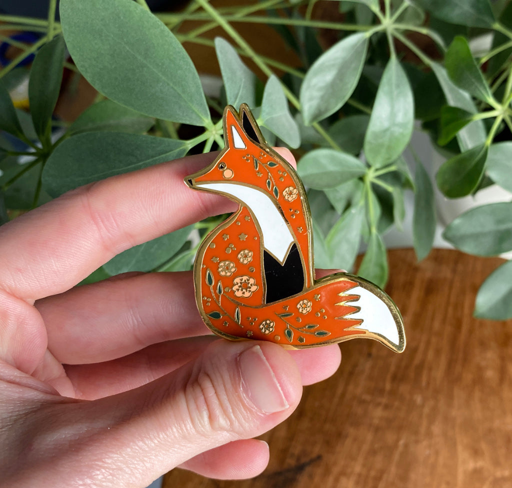 Fox pin – be positive - Illustrator under a blankie