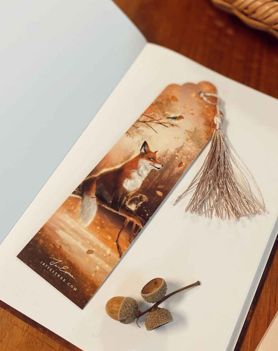 Boekenlegger Wonder Fall van Iris Esther met een sfeervolle herfstillustratie van een vosje en decoratief kwastje.