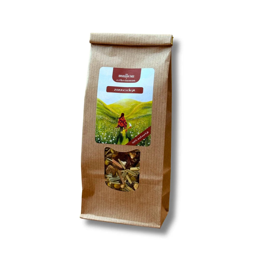Verpakking van Cosy Thee Zonneschijn, een biologische zomerse kruidenthee met citrus, kamille, hibiscus en munt in een zakje van 50 gram.