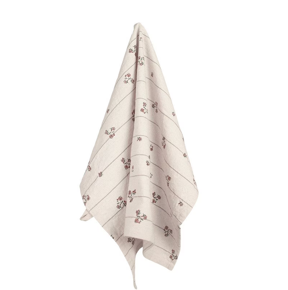 Witte keukendoek Tilda van Strömshaga, 50 × 70 cm, voor een Scandinavische keuken.
