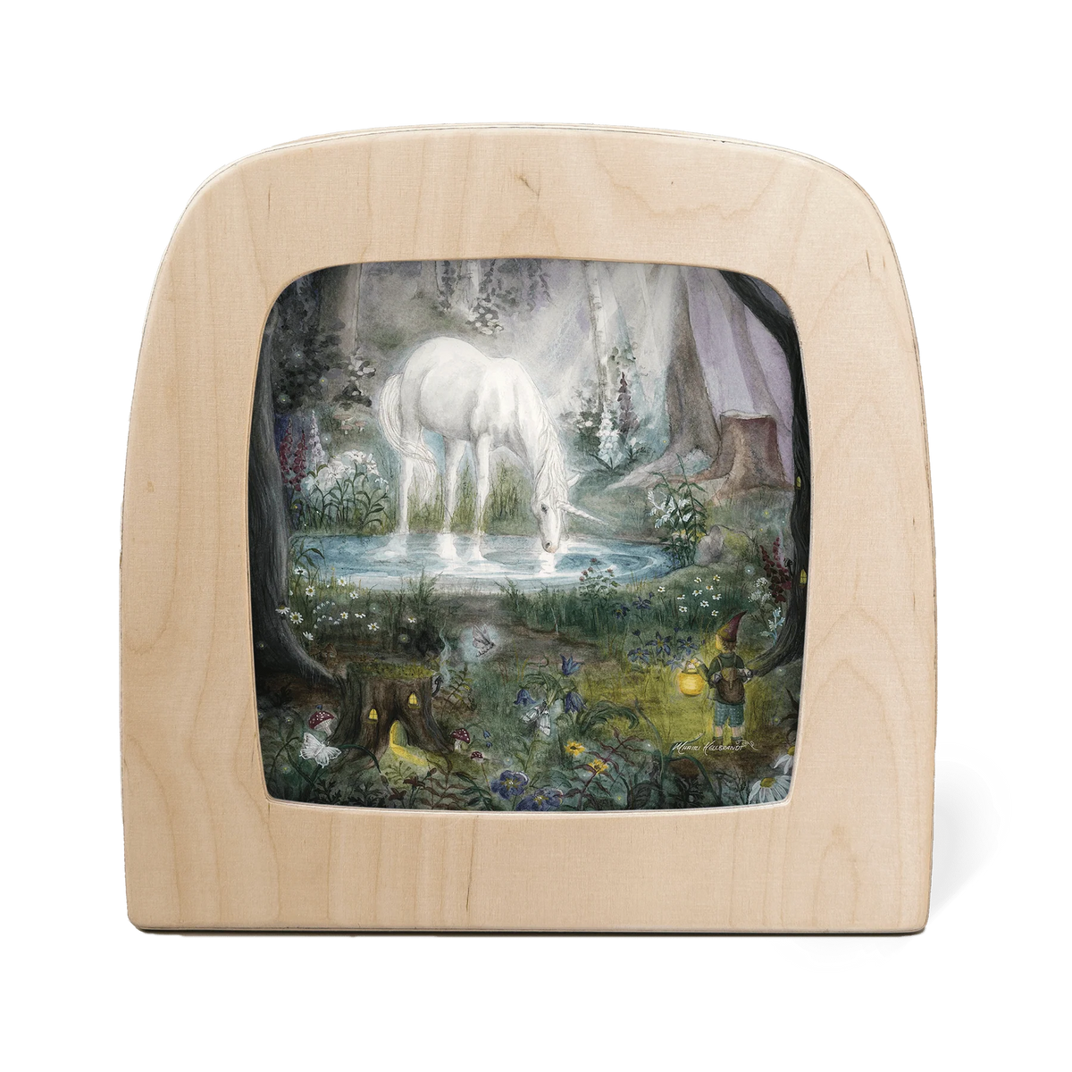 Toverlux Toverplaat Betoverd Bos van Mhairi Hellbrandt Illustraties met een witte eenhoorn in een sprookjesachtig bos