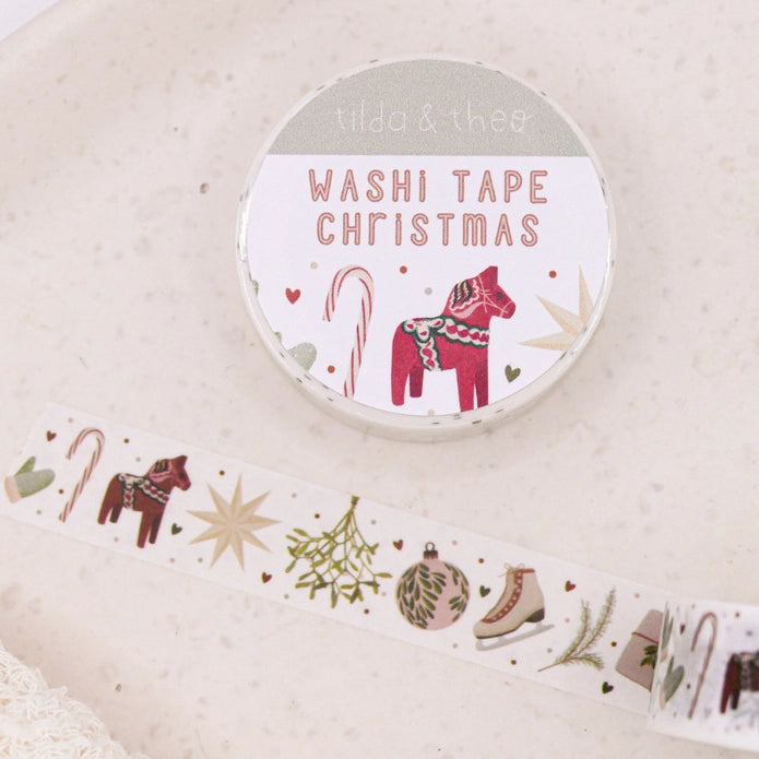Washi-tape van Tilda & Theo met Zweedse kerst afbeeldingen zoals dala paard, maretak, zuurstok, schaatsen, kerstbal, ster en peperkoekmannetje 