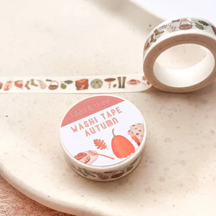 Washi-tape van Tilda & Theo met gezellige herfst stickers als regenlaarzen, warme sokken, kaneelbroodje, pompoen, kaarsje en paddenstoelen